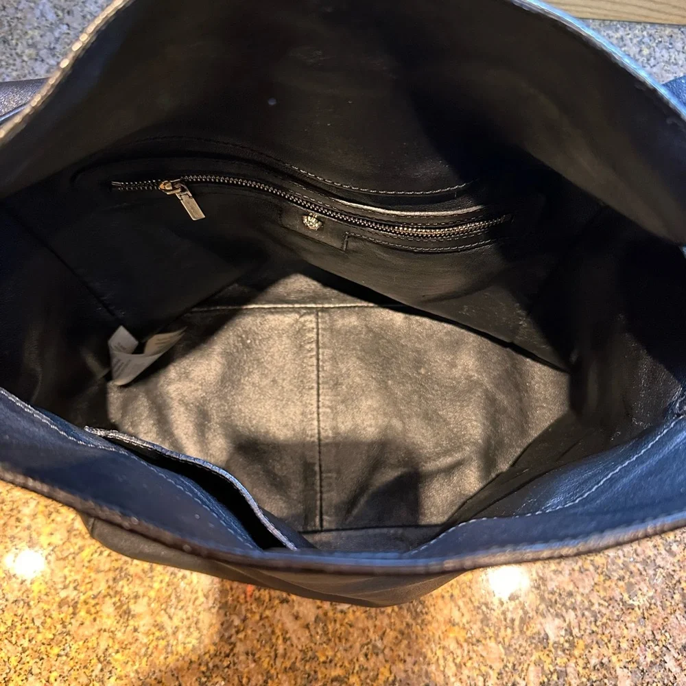 Versace Black Leather Knot-Handle hobo. Shoulder bag